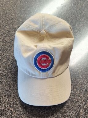 Chicago Cubs Beige Baseball Cap with Embroidered Logo